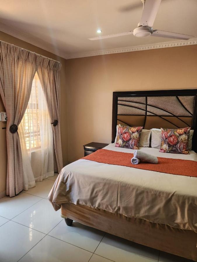 Carletonville Suits Guest House & Bar מראה חיצוני תמונה