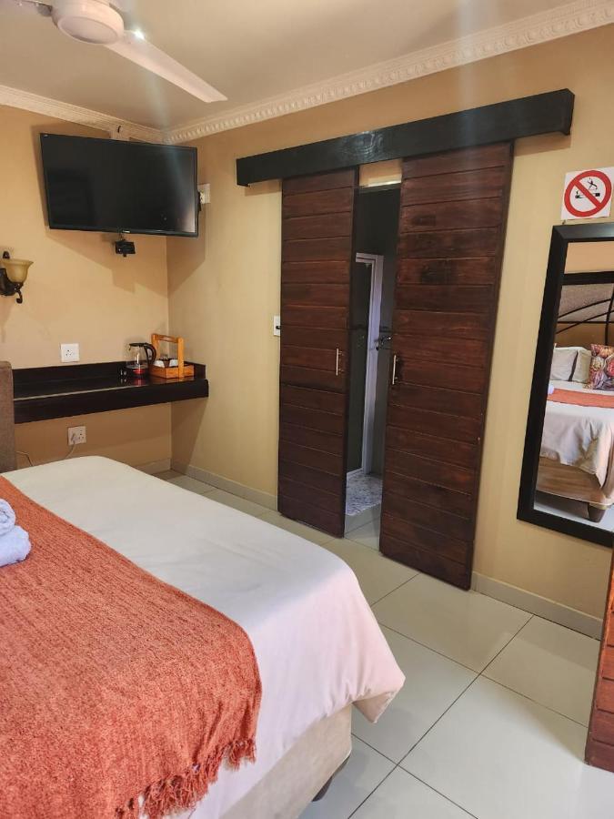Carletonville Suits Guest House & Bar מראה חיצוני תמונה