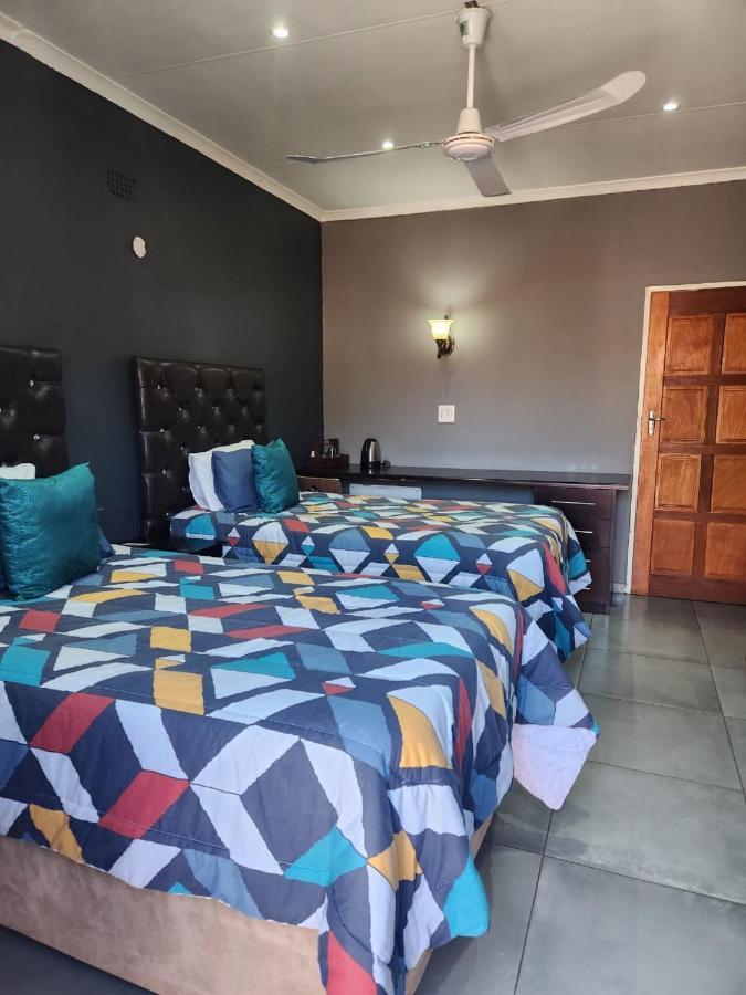 Carletonville Suits Guest House & Bar מראה חיצוני תמונה