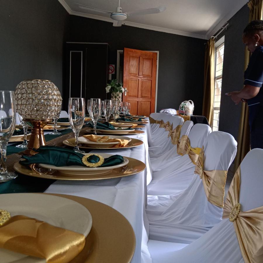 Carletonville Suits Guest House & Bar מראה חיצוני תמונה